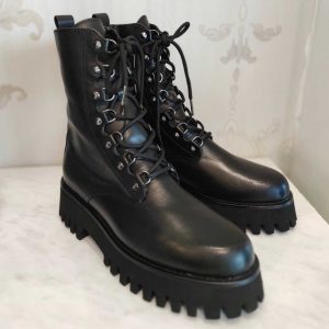 Black boot from ale code: 8Υ19536